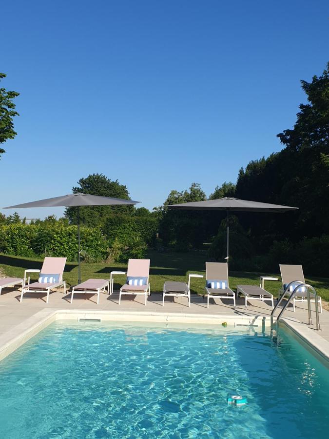 Domaine De Bourgville Monts-sur-Guesnes Exterior foto